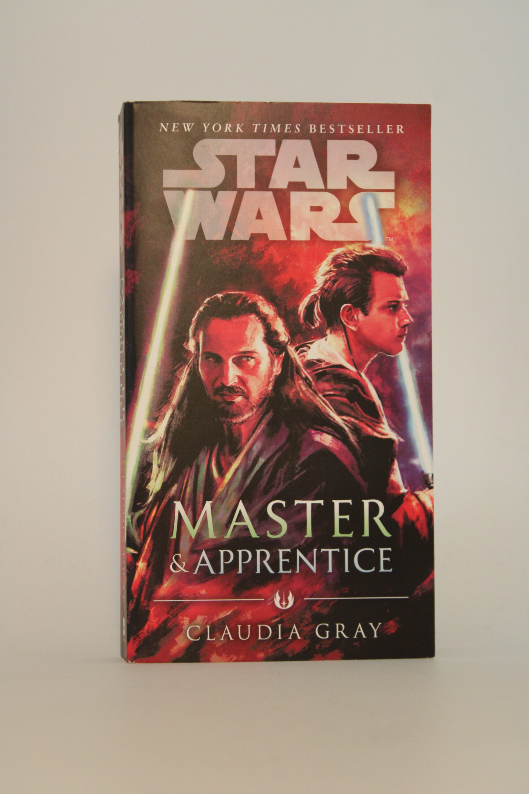 IMG_0639 An image of Star Wars: Master and Apprentice with its front cover displaying a young Obi-Wan Kenobi standing by Qui-Gon Jin's side with each of them having lightsabers.