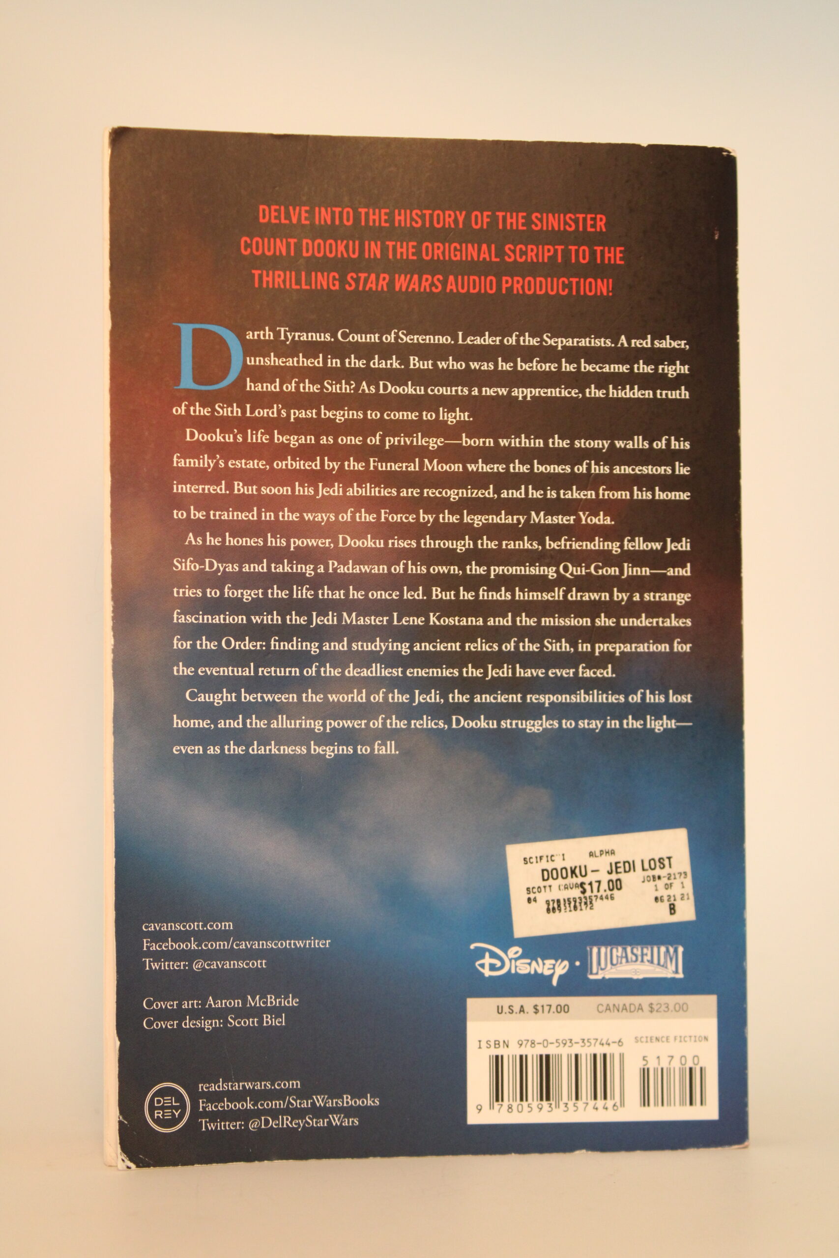 IMG_0646 An image of Star Wars: Dooku - Jedi Lost with its back cover, book description. The book is the only thing in the photo.